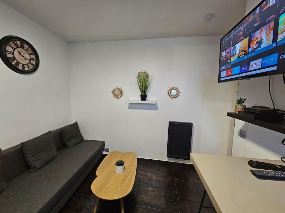 Appartement Proche Metro Paris Pantin Buitenkant foto